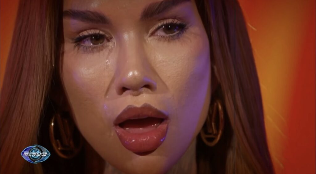 U rrit me dhunë dhe torturë nga i ati, Bia bën rrëfimin tronditës të jetës së saj